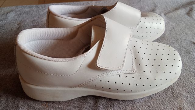 Zapatos de trabajo blancos de mujer, seminuevo.