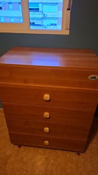 Cajonera de madera marrón