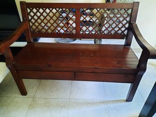 Banco de madera con respaldo y cajoneras