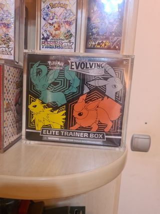 Pokémon Evolving Skies Elite Trainer Box