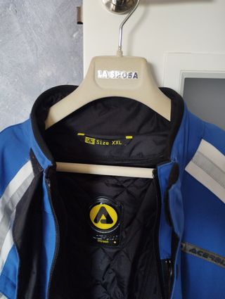 Chaqueta de moto azul y gris
