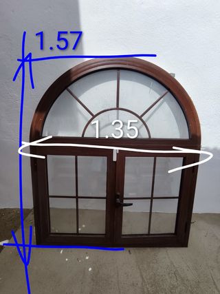 Ventanas con medio punto, rejas y persianas