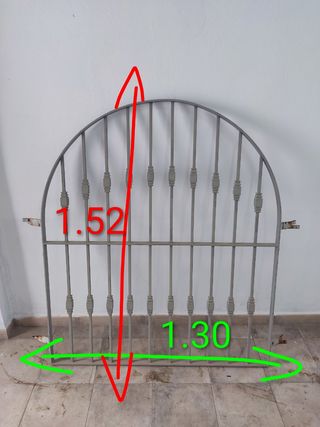 Ventanas con medio punto, rejas y persianas
