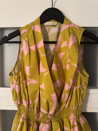 Blusa Is Coming verde y rosa