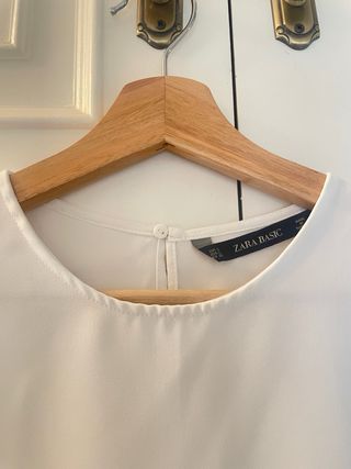 Blusa Zara Blanca con Detalles Negros
