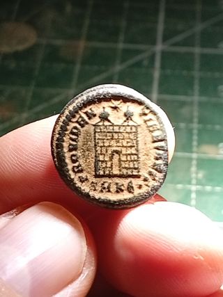 Moneda romana - Constantino II - PROVIDENTIAE CAES