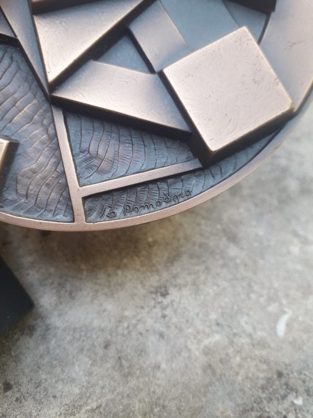 Statuetta Gió Pomodoro