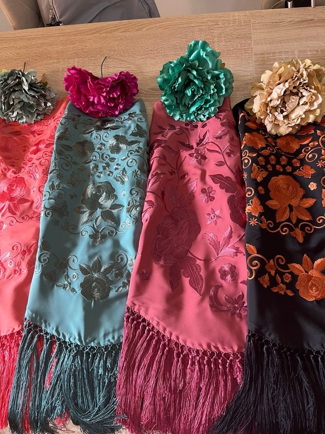 Mantoncillo bordado floral