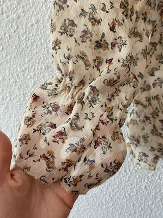 Blusa palabra de honor floral