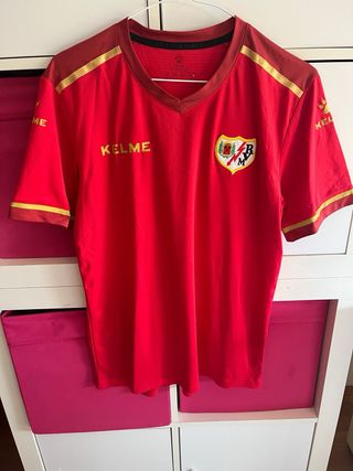 Conjunto deportivo Kelme: chándal y camisetas