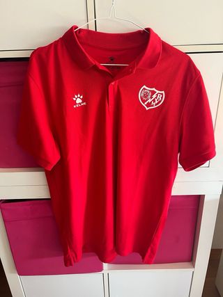 Conjunto deportivo Kelme: chándal y camisetas