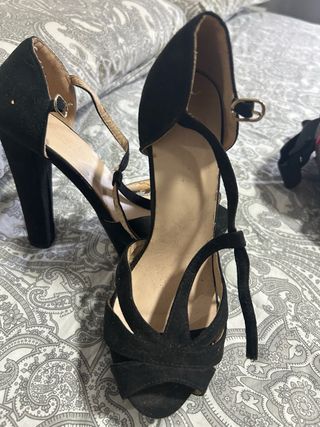 Zapatos de tacón negros