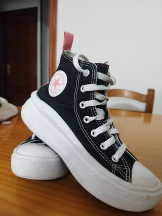 Zapatillas Converse Negras y Rosas