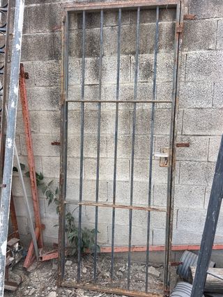Puerta reja de seguridad metálica