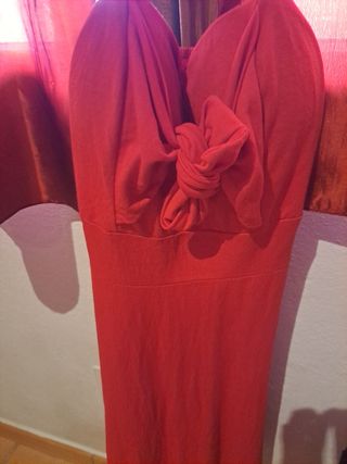 Vestido rojo con lazo