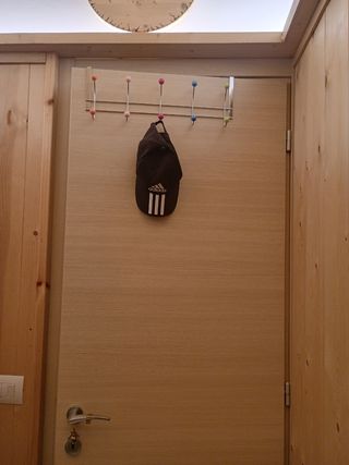 Appendiabiti con sfere colorate