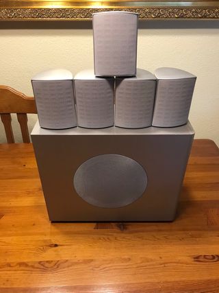 Home cinema gris en buen estado