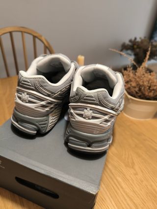 Zapatillas New Balance 1906 Gris