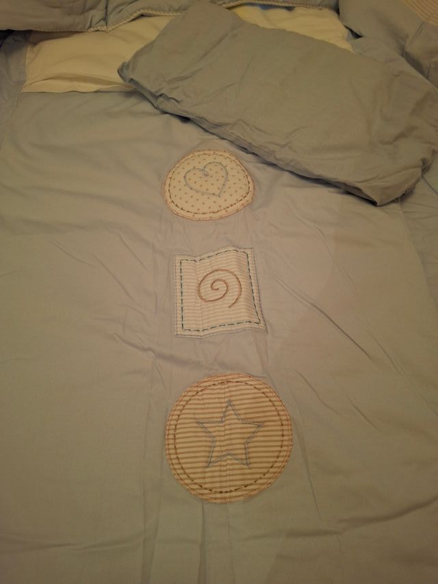 Conjunto cuna: colcha y protector