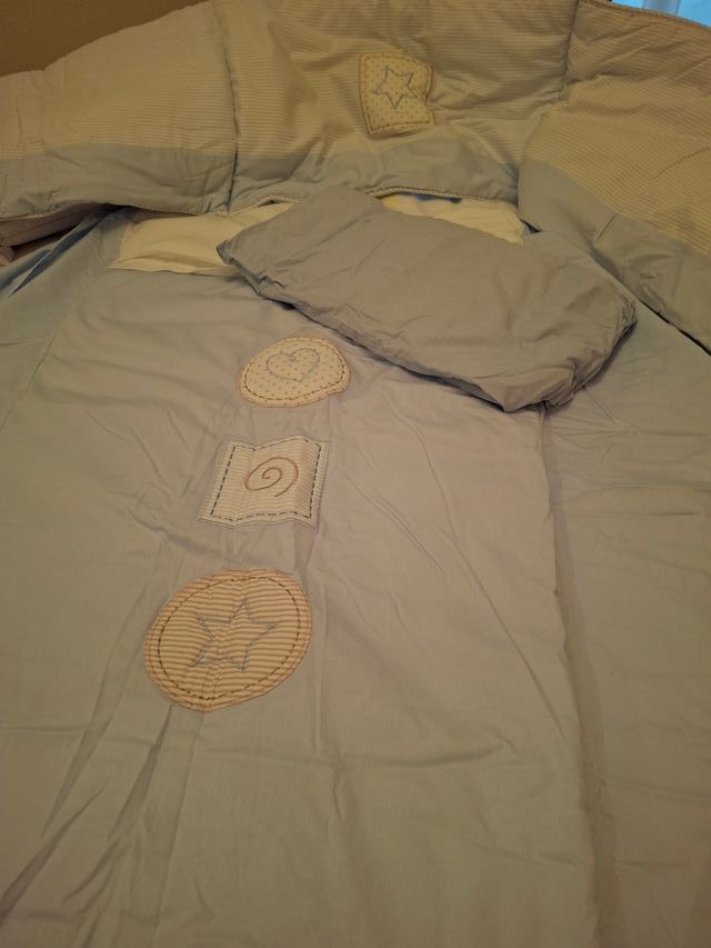 Conjunto cuna: colcha y protector