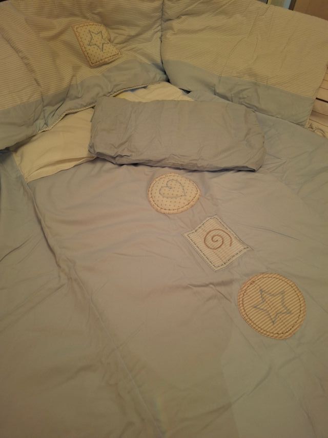 Conjunto cuna: colcha y protector