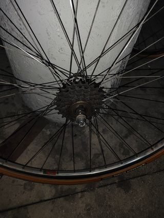 Bicicleta de carretera retro verde