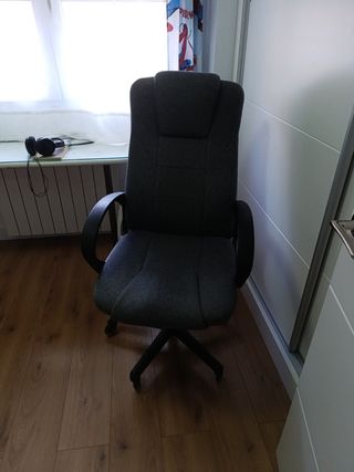 Silla de oficina ergonómica gris