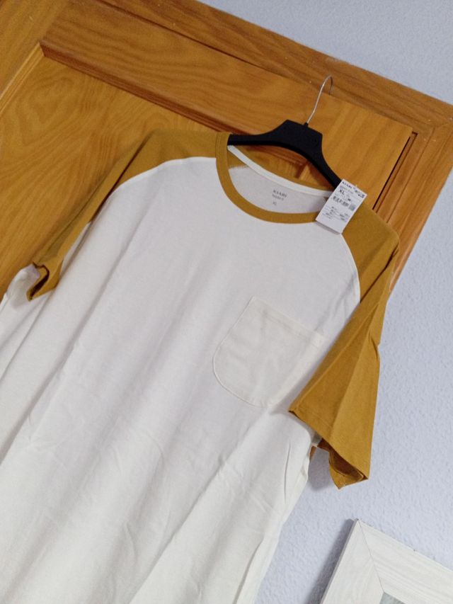 Camiseta Kiabi manga ranglán color blanco y mostaz