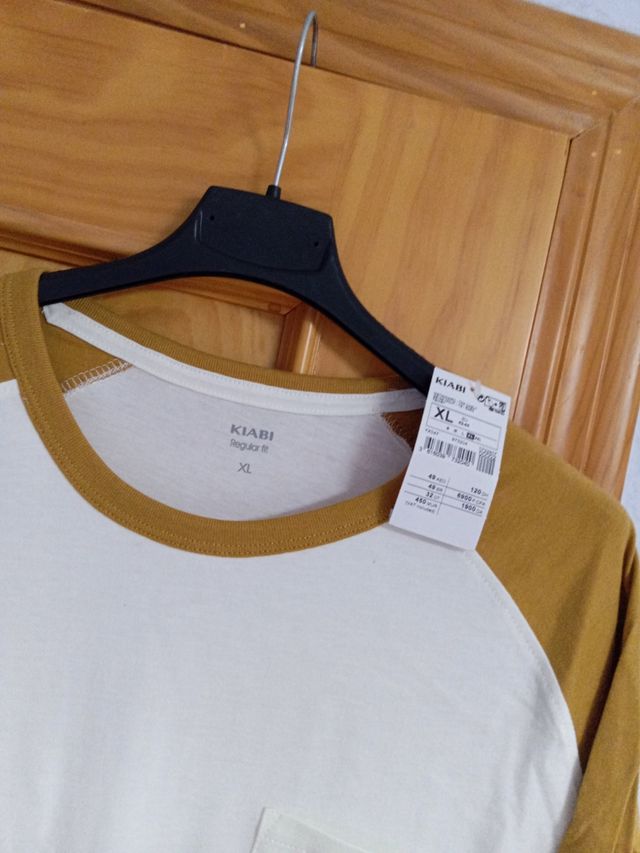 Camiseta Kiabi manga ranglán color blanco y mostaz
