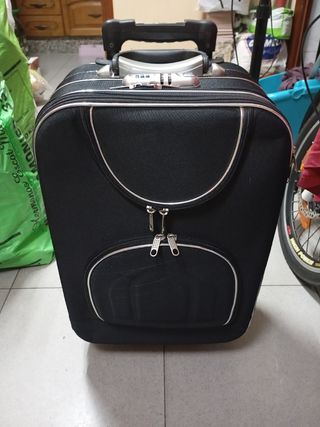 Maleta de viaje negra