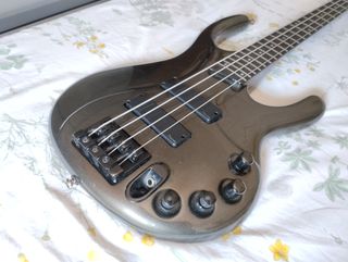 Bajo Ibanez Ergodyne EDC700