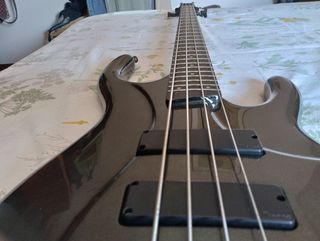 Bajo Ibanez Ergodyne EDC700
