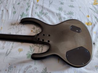 Bajo Ibanez Ergodyne EDC700