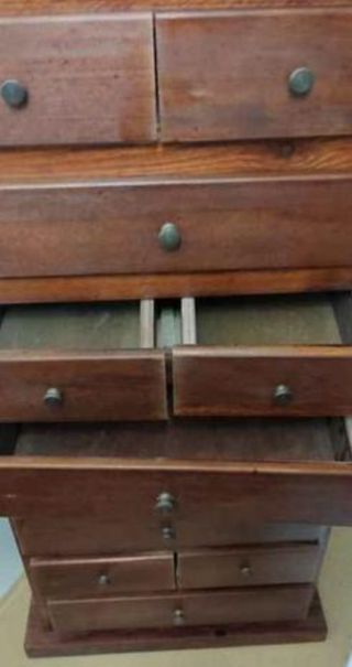 Cajonera de madera marrón