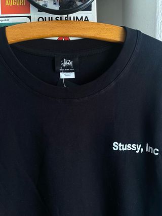 T-shirt Stussy nera con logo Stussy, Inc.
