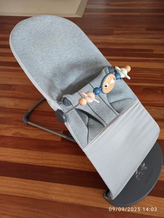 Hamaca BabyBjorn con juguete