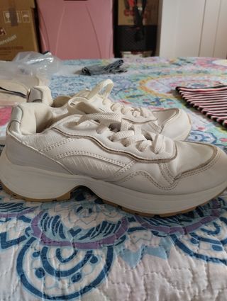 Zapatos Stradivarius blancos