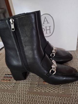 Botines ASH negros con cadena
