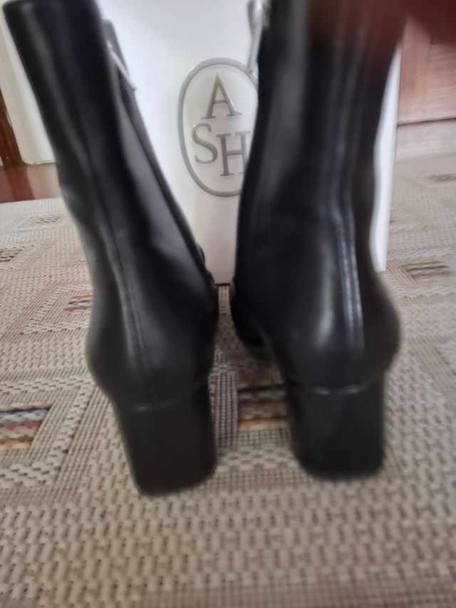 Botines ASH negros con cadena