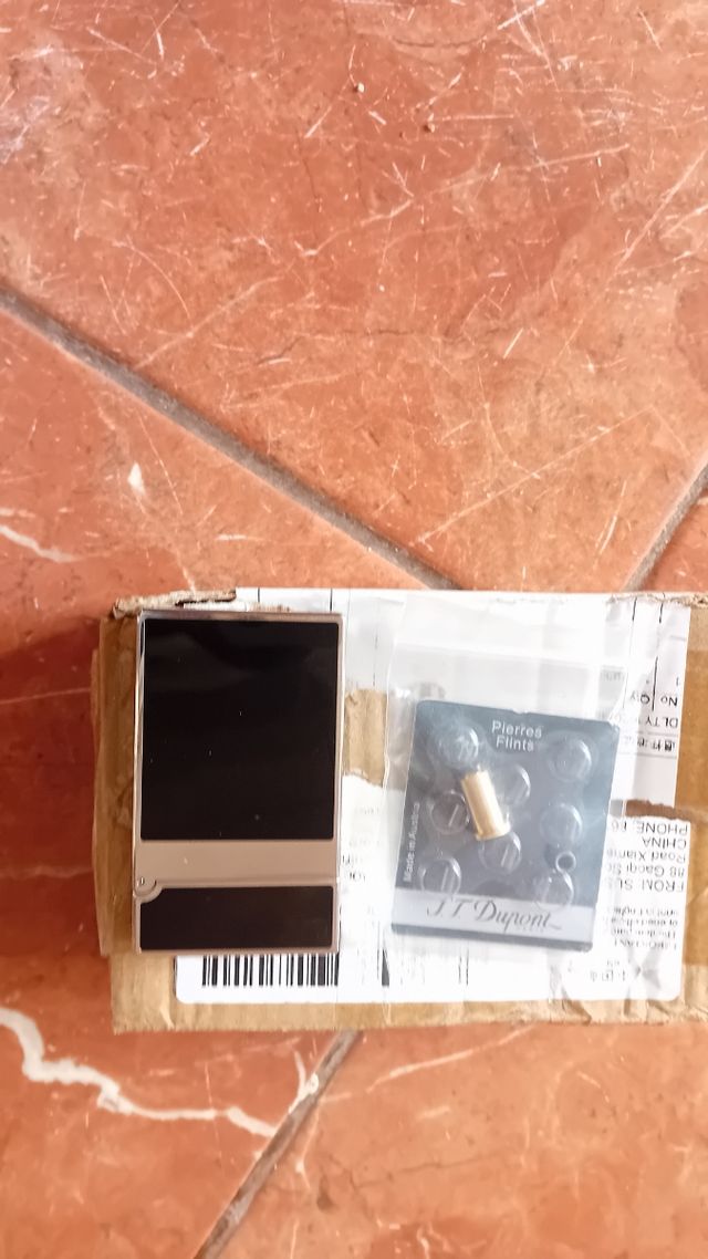 Mechero Dupont Negro y Dorado