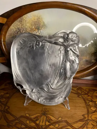 Piatto Decorativo Étain d'Art Art Nouveau