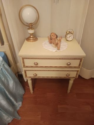 Mesita de noche y comoda vintage