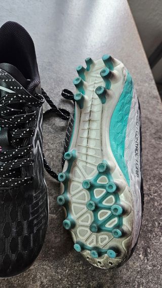 Botas de fútbol para niña