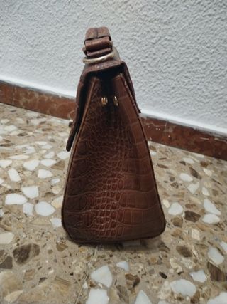 Bolso de mano efecto piel cocodrilo