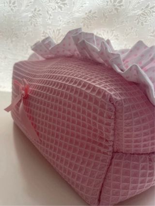 Arrullo y neceser rosa con topos