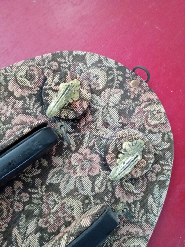 Spazzole con supporto floreale vintage