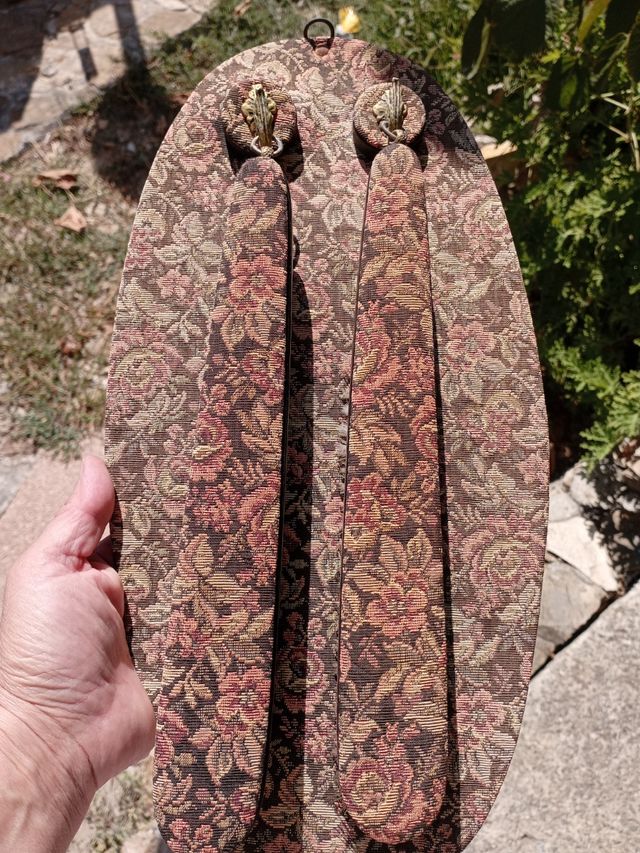 Spazzole con supporto floreale vintage