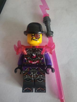 Lego Ninjago Figura con Arma