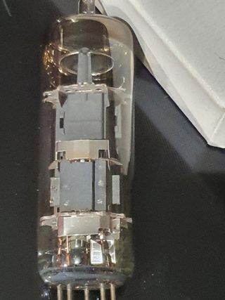 Válvula ECL86 Testada