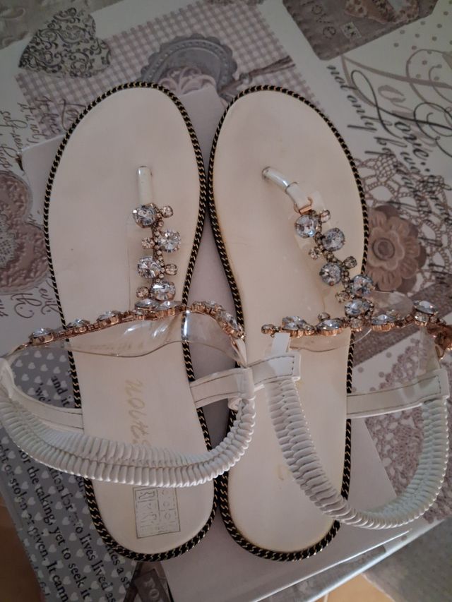 Infradito donna con strass oro e bianche